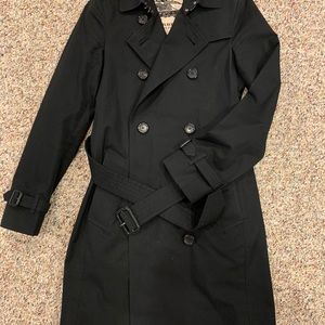 Burberry kensington Women’s Trench Coat size 2